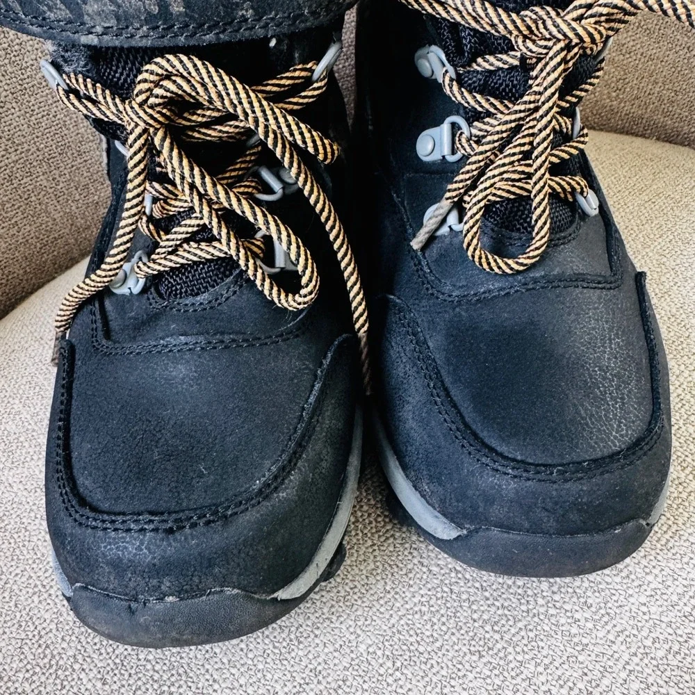 Target Kids Thermolite EcoMade Camo Winter Boots Black Tan Size 3